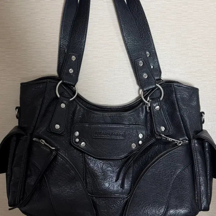 [BUNJANG] Iuka Kamakaras Studded Leather Shoulder Bag / 이우카마카라스 스터드 가죽 숄더백 Studded Leather