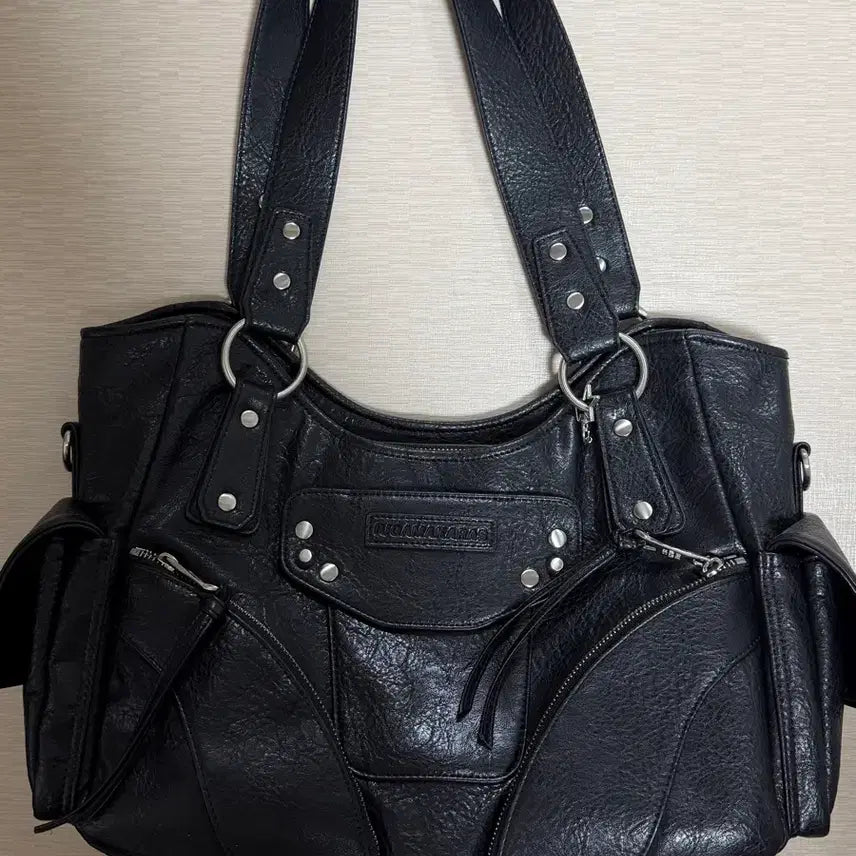[BUNJANG] Iuka Kamakaras Studded Leather Shoulder Bag / 이우카마카라스 스터드 가죽 숄더백 Studded Leather