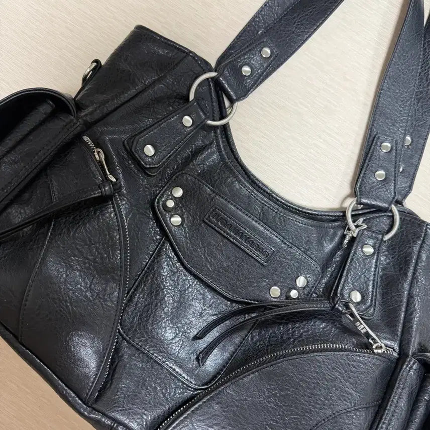 [BUNJANG] Iuka Kamakaras Studded Leather Shoulder Bag / 이우카마카라스 스터드 가죽 숄더백 Studded Leather