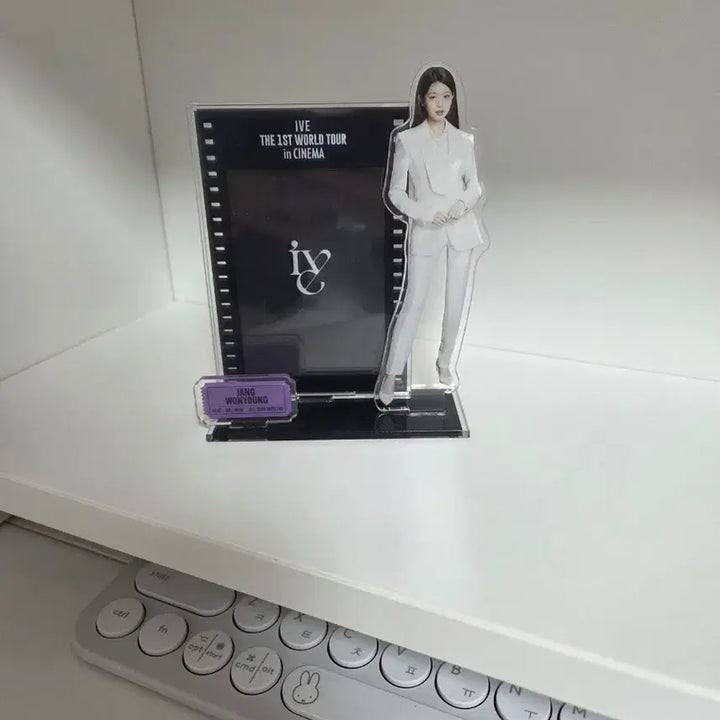 [BUNJANG] IVE Wonyoung Cinema Acrylic Standee / 아이브 원영 시네마 아크릴스탠드