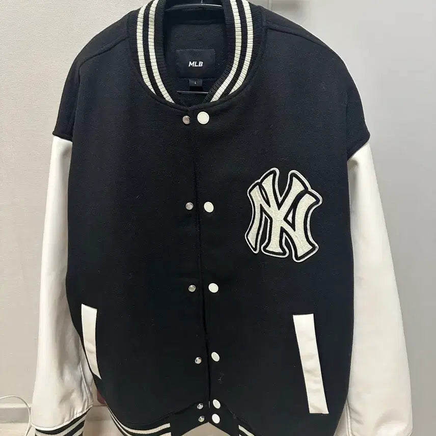 [BUNJANG] MLB Black Baseball Jacket L Size New / MLB 블랙 야구 점퍼 L 사이즈 새상품