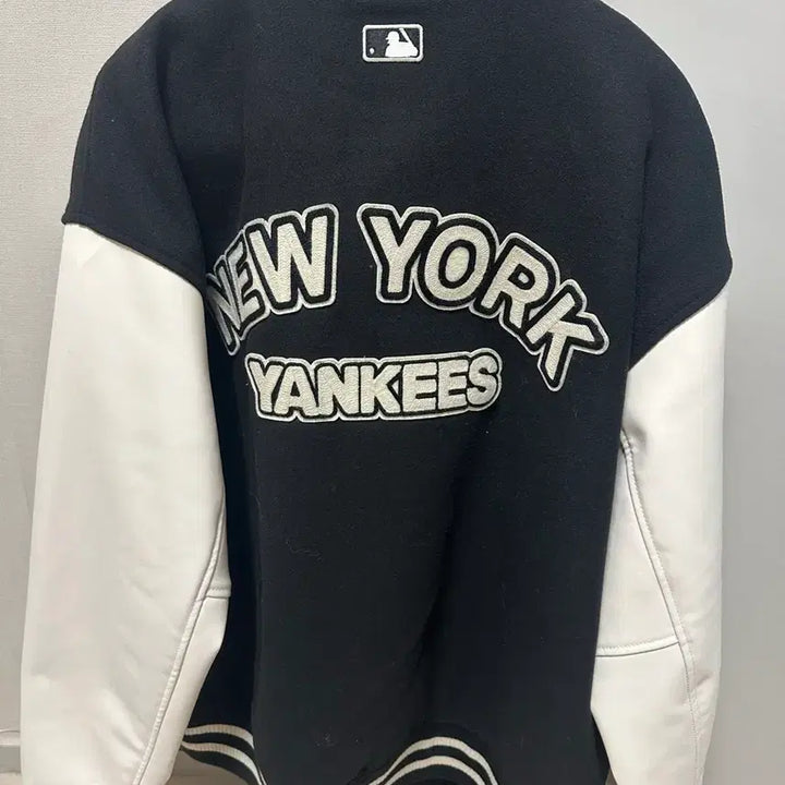 [BUNJANG] MLB Black Baseball Jacket L Size New / MLB 블랙 야구 점퍼 L 사이즈 새상품