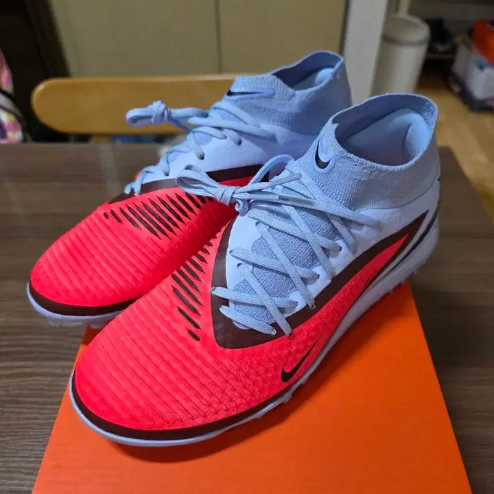 [SOLD OUT] 나이키 팬텀6 하이 아카데미 TF 260 풋살화
