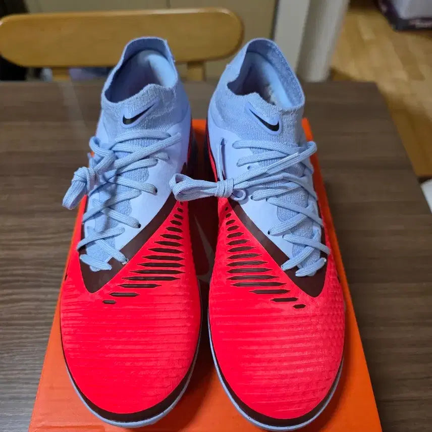 [SOLD OUT] 나이키 팬텀6 하이 아카데미 TF 260 풋살화
