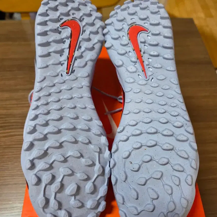 [SOLD OUT] 나이키 팬텀6 하이 아카데미 TF 260 풋살화