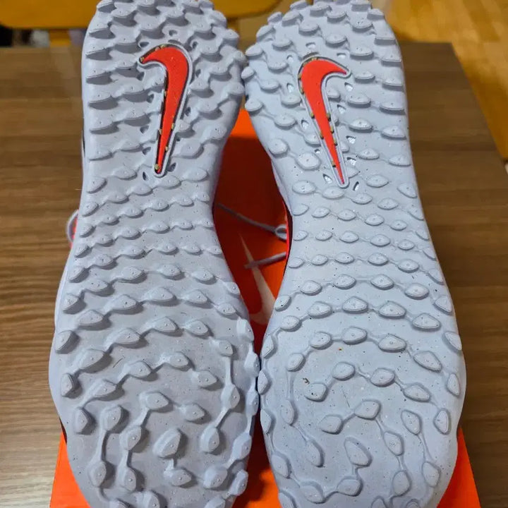 [SOLD OUT] 나이키 팬텀6 하이 아카데미 TF 260 풋살화