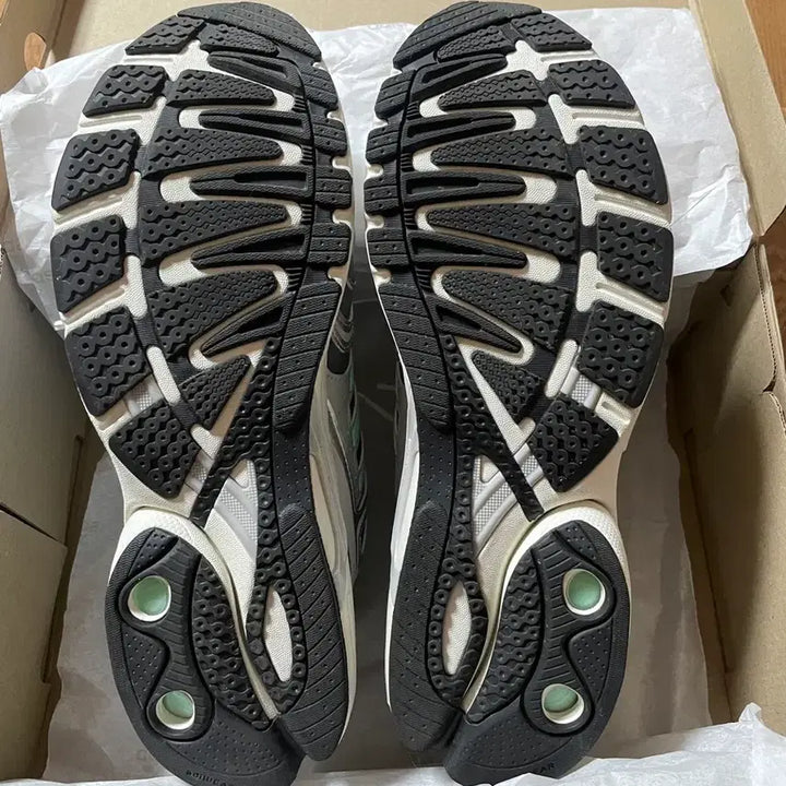 [BUNJANG] Adidas Adistar Control 5 White:Clear Mint Sneakers / 아디다스 아디스타 컨트롤5 화이트:클리어민트 285