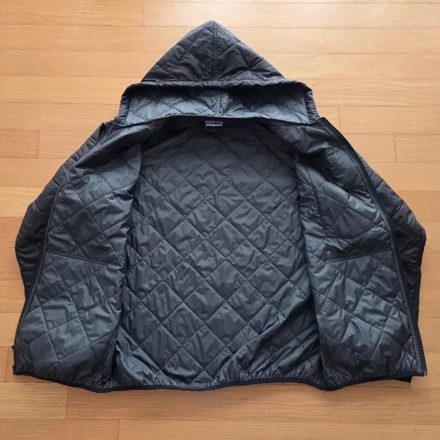 [BUNJANG] Patagonia Diamond Quilted Bomber Hooded Jacket Black L / 파타고니아 다이아몬드 퀼티드 봄버 후드 블랙 L