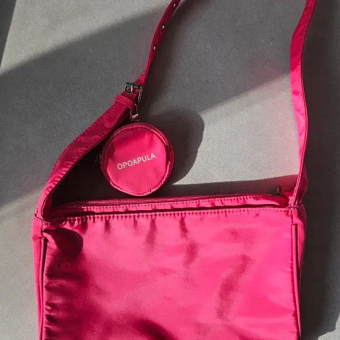 [BUNJANG] Nylon Hot Pink Crossbody Bag / 나일론 재질 핫핑크 크로스백