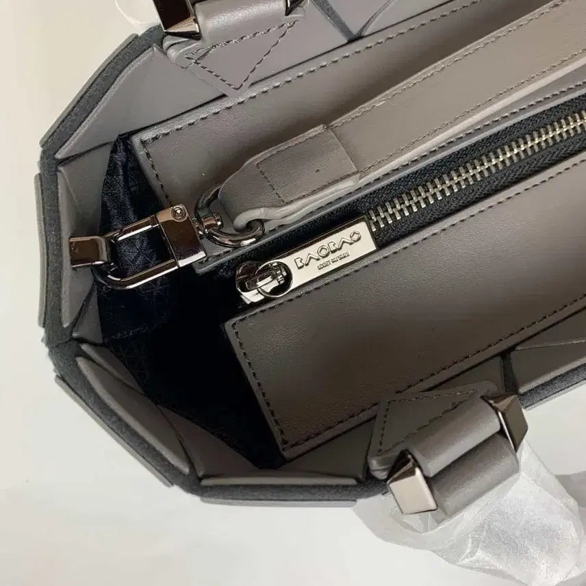 [SOLD OUT] 이세이 미야케 바오바오 크리스탈 매트 토트백