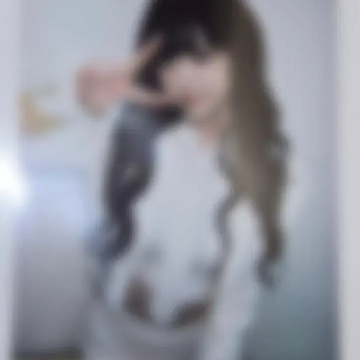 [BUNJANG] TripleS Lynn Uniform Signed Polaroid / 트리플에스 린 제복 싸인 폴라로이드 triples lynn