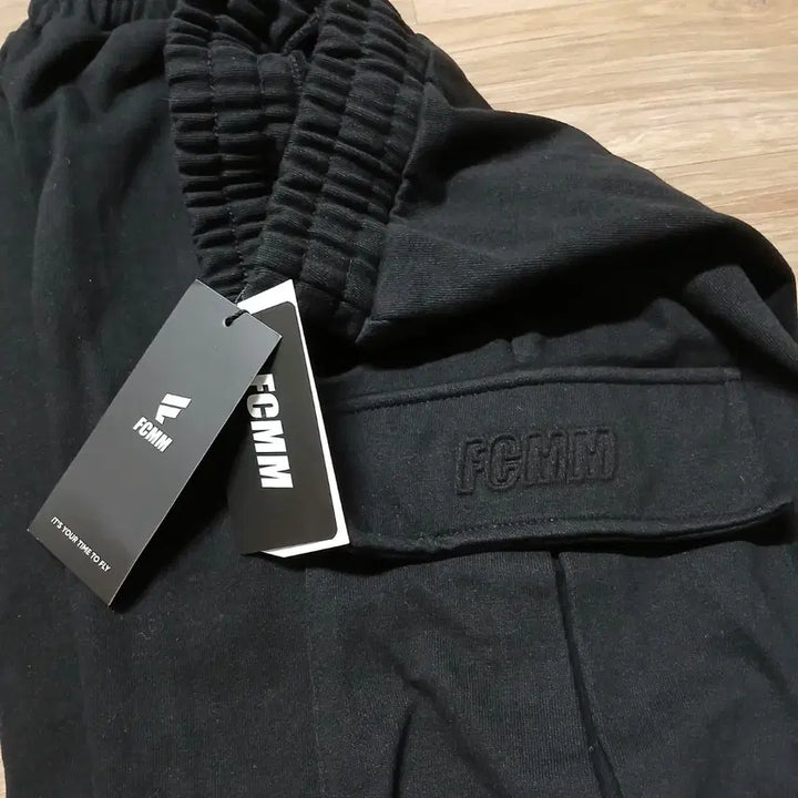 [BUNJANG] FCMM Embossed Cargo Sweat Shorts / 미사용품 FCMM 에프씨엠엠 엠보싱 카고 반바지 스웻 쇼츠