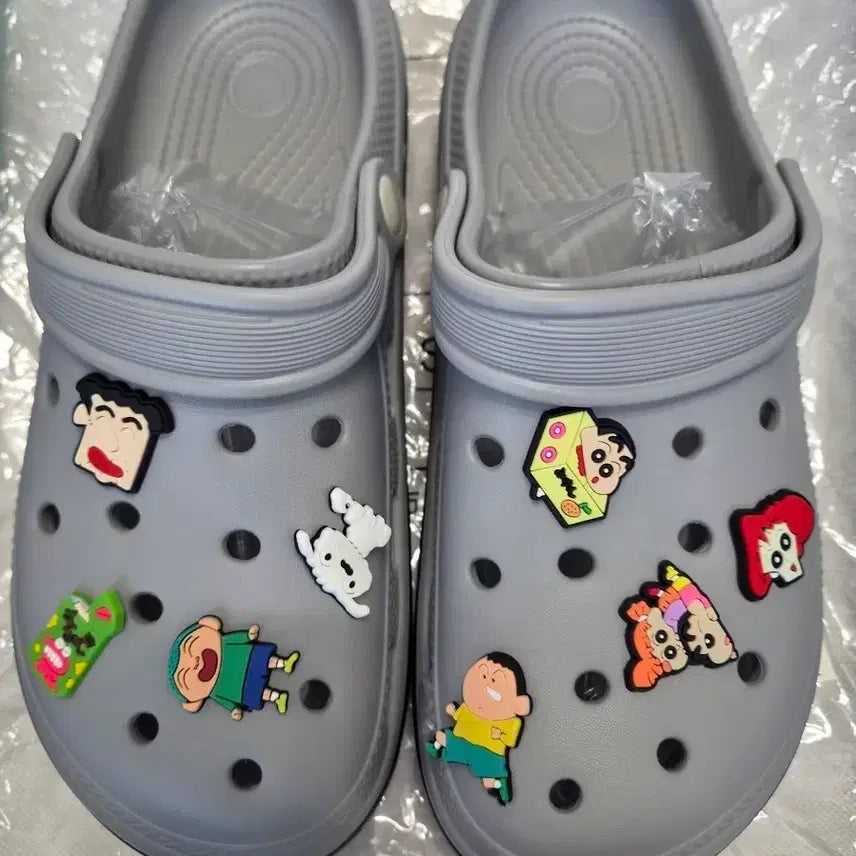 [BUNJANG] Crayon Shin-chan Sandals with Jibbitz (Gray) / 짱구 슬리퍼 짱구 샌들 짱구 지비츠 새상품(265~270)