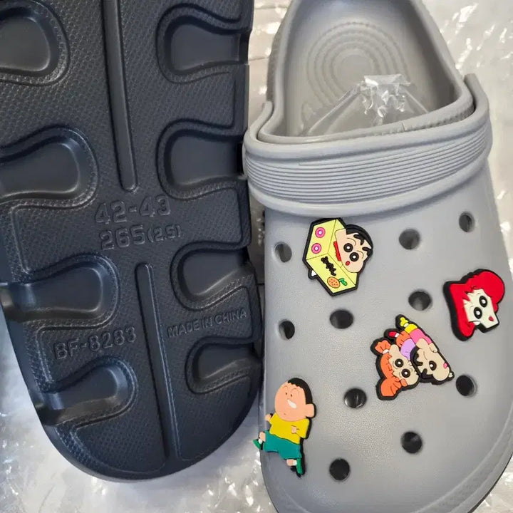 [BUNJANG] Crayon Shin-chan Sandals with Jibbitz (Gray) / 짱구 슬리퍼 짱구 샌들 짱구 지비츠 새상품(265~270)