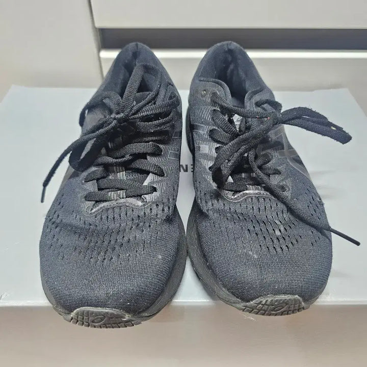 [BUNJANG] Asics Gel-Kayano 28 Black Sneakers / :235아식스 젤카야노 28 블랙 운동화    -850