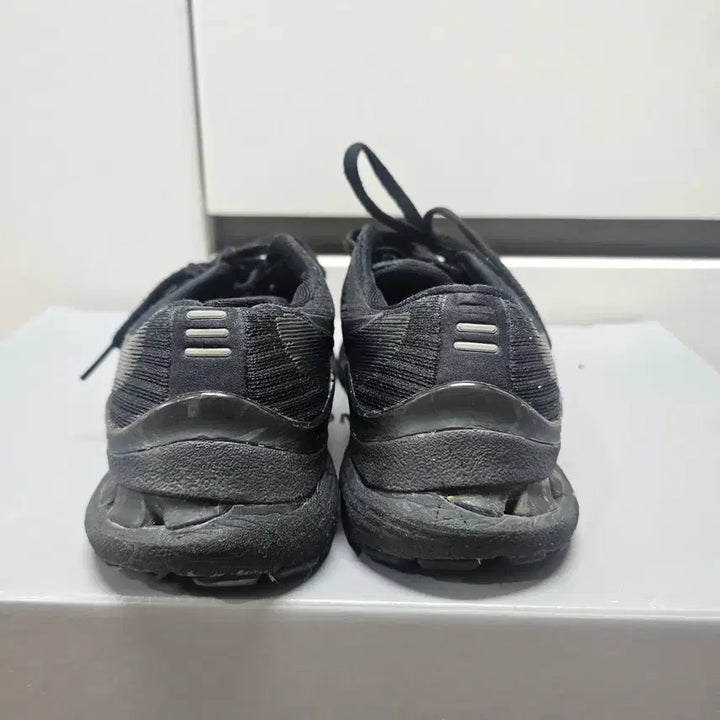 [BUNJANG] Asics Gel-Kayano 28 Black Sneakers / :235아식스 젤카야노 28 블랙 운동화    -850