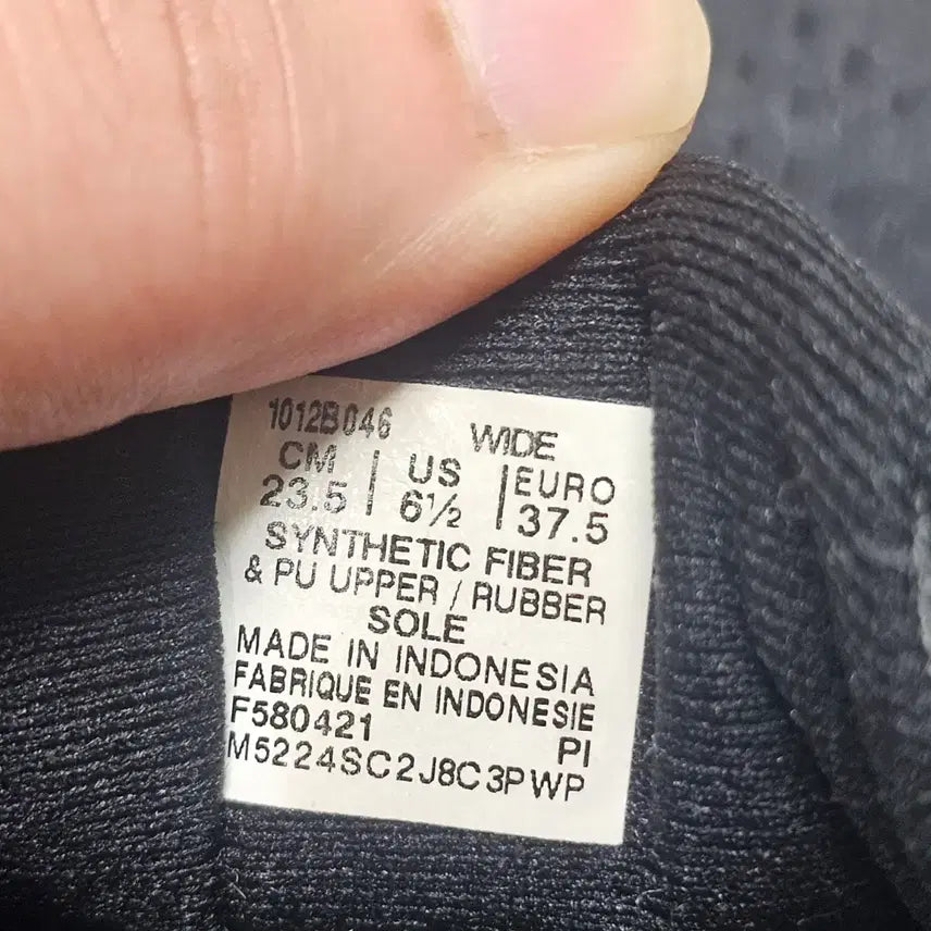[BUNJANG] Asics Gel-Kayano 28 Black Sneakers / :235아식스 젤카야노 28 블랙 운동화    -850
