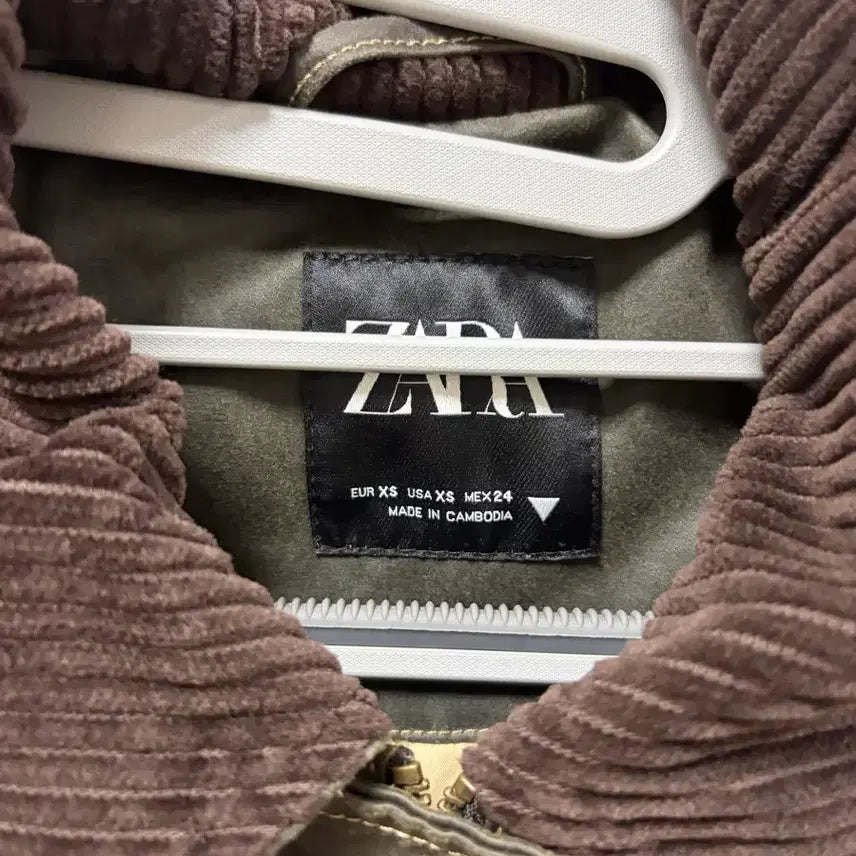 [BUNJANG] Zara Corduroy Collar Waxed Jumper / 자라 코듀로이 칼라 왁스드 점퍼