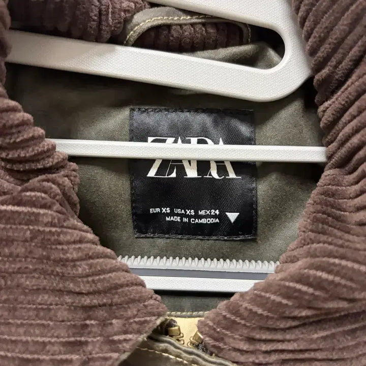 [BUNJANG] Zara Corduroy Collar Waxed Jumper / 자라 코듀로이 칼라 왁스드 점퍼