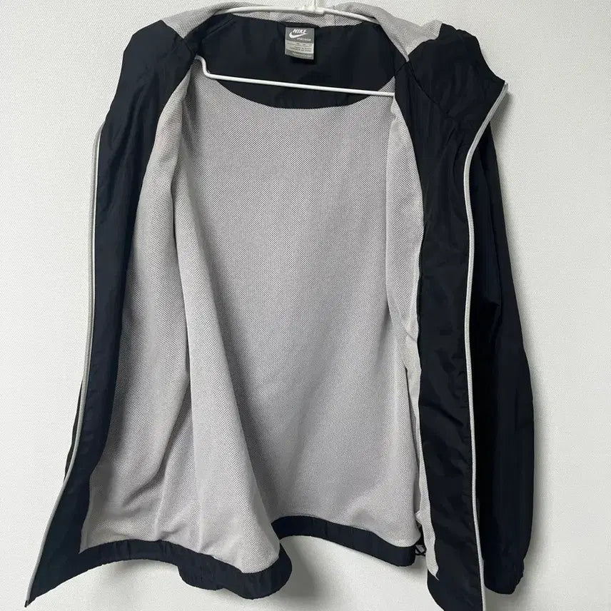 [BUNJANG] Nike Black Hooded Windbreaker Jacket / 나이키 바람막이 블랙 후드집업 M(95)