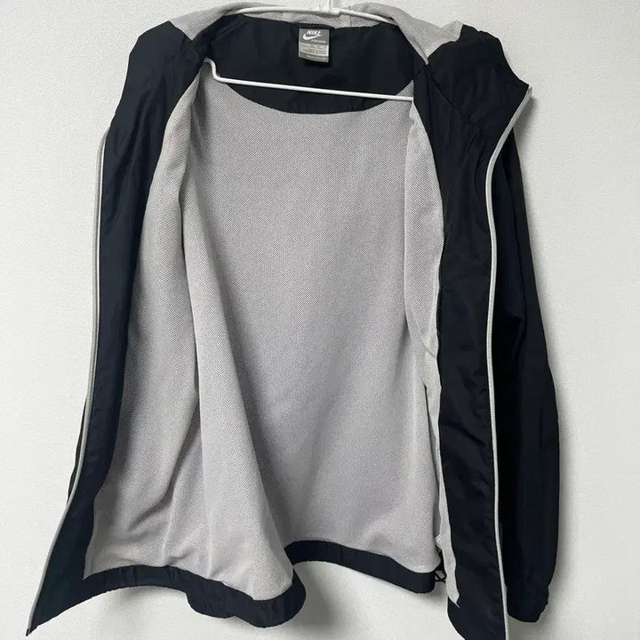 [BUNJANG] Nike Black Hooded Windbreaker Jacket / 나이키 바람막이 블랙 후드집업 M(95)