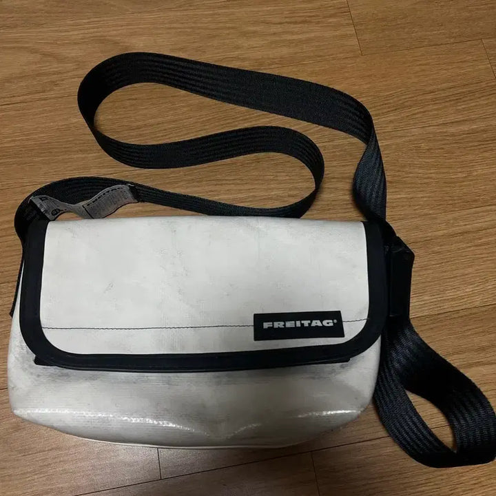 [BUNJANG] 프라이탁 하파오 화이트 / 프라이탁 하파오 화이트