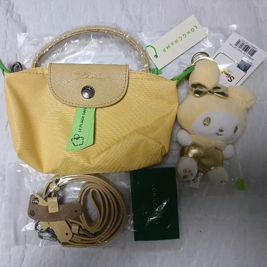[BUNJANG] Longchamp Le Pliage Yellow Crossbody Bag with Strap, Limited Edition Charm, and Inner Bag / 새상품 롱샴 르플리아쥬 옐로우 + 스트랩 + 마멜골드한정판키링 +이너백