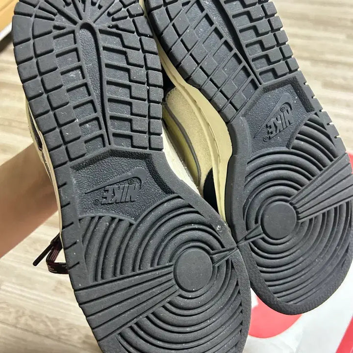 [BUNJANG] Nike Dunk Low Suede Sneakers / 나이키 덩크 로우 스웨이드