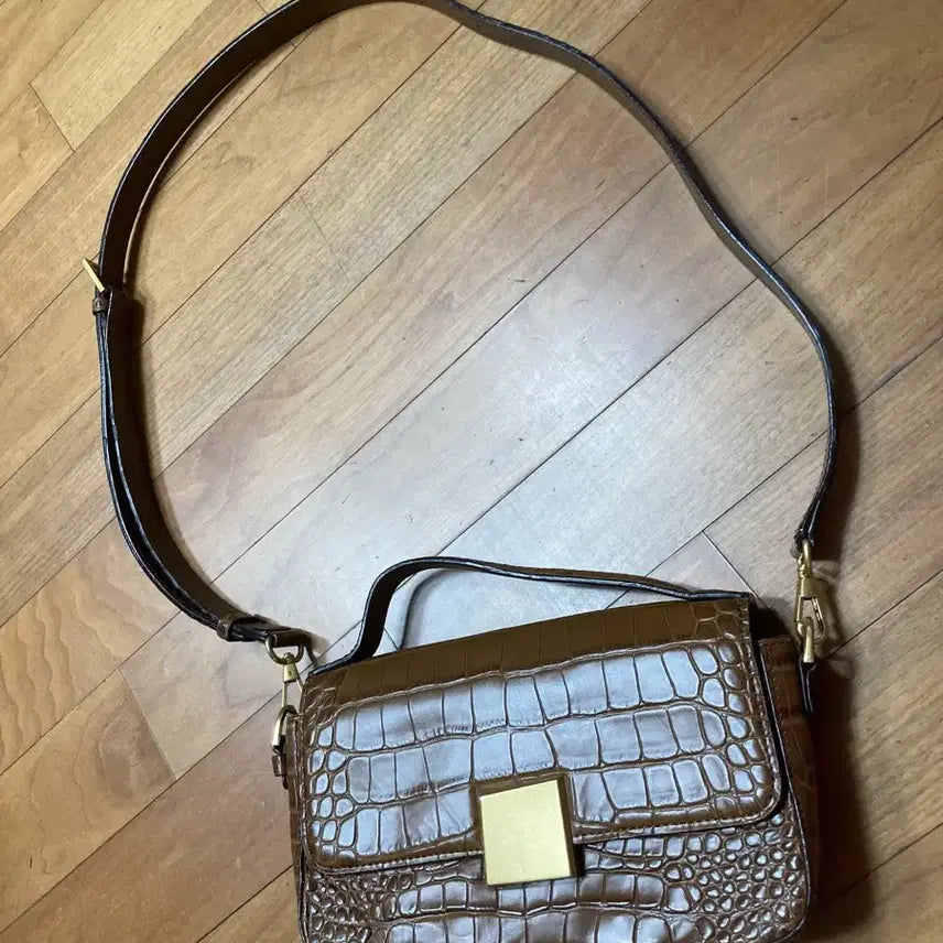 [BUNJANG] Loose &amp; Lounge Brown Crocodile Leather Mini Bag / 브라운 크로커 가죽 루즈앤라운지 택포3만원