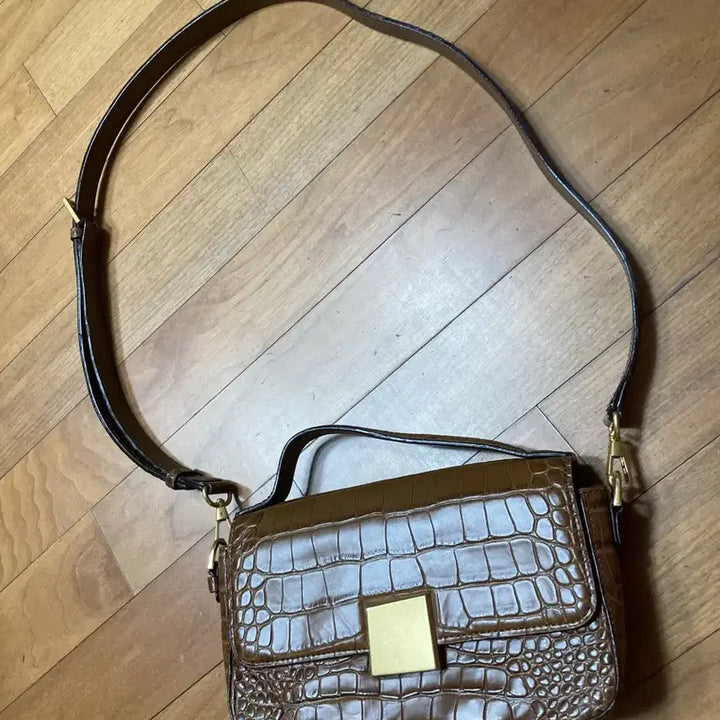 [BUNJANG] Loose &amp; Lounge Brown Crocodile Leather Mini Bag / 브라운 크로커 가죽 루즈앤라운지 택포3만원
