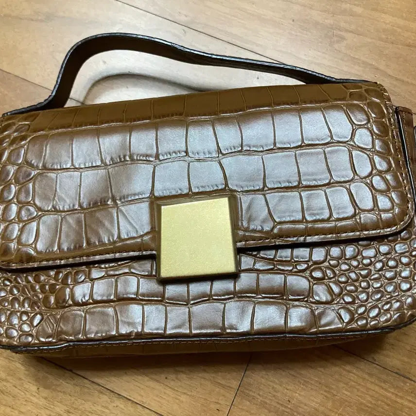 [BUNJANG] Loose &amp; Lounge Brown Crocodile Leather Mini Bag / 브라운 크로커 가죽 루즈앤라운지 택포3만원