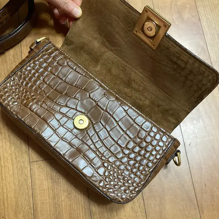 [BUNJANG] Loose &amp; Lounge Brown Crocodile Leather Mini Bag / 브라운 크로커 가죽 루즈앤라운지 택포3만원