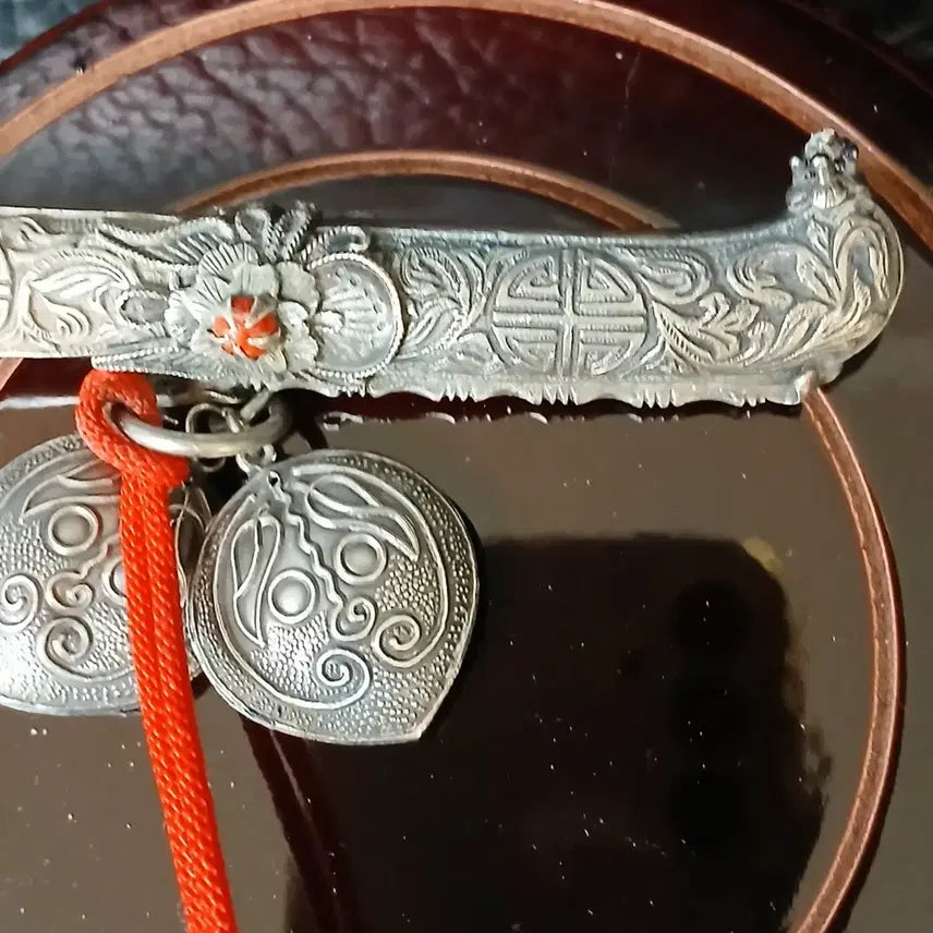 [BUNJANG] Rare Silver Engraved Dagger with Red Tassel / 은장도빠른판매