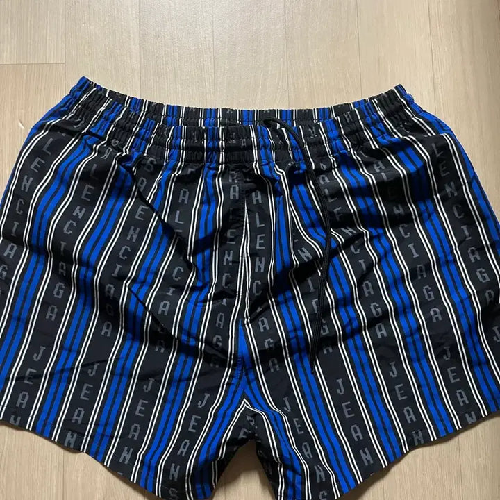 [SOLD OUT] [정품] 발렌시아가 스윔쇼츠 반바지 M-L사이즈