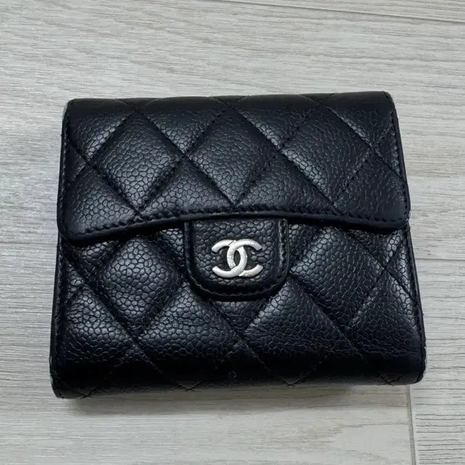 [BUNJANG] Chanel Caviar Flap Classic Silver Hardware Bi-fold Wallet / 샤넬 캐비어 플랩 클래식 은장 반지갑