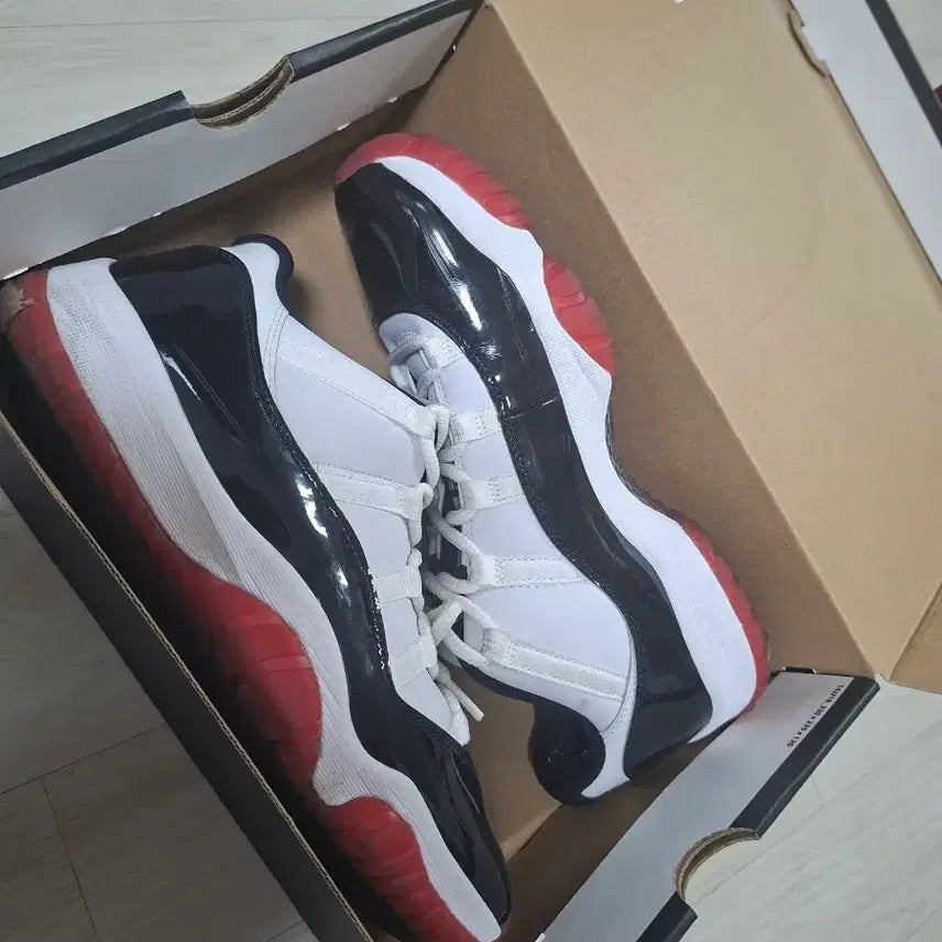 [BUNJANG] Nike Air Jordan 11 Low Concord Bred (290) / 나이키 에어 조던 11 로우 콩코드 브레드 (290)