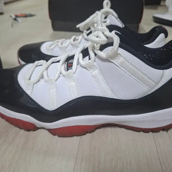 [BUNJANG] Nike Air Jordan 11 Low Concord Bred (290) / 나이키 에어 조던 11 로우 콩코드 브레드 (290)