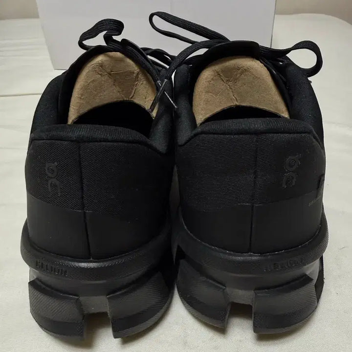 [BUNJANG] On Running x PAPF Cloudmonster 2 Black Shoes / 온러닝 x 파프 클라우드몬스터 2 블랙 255
