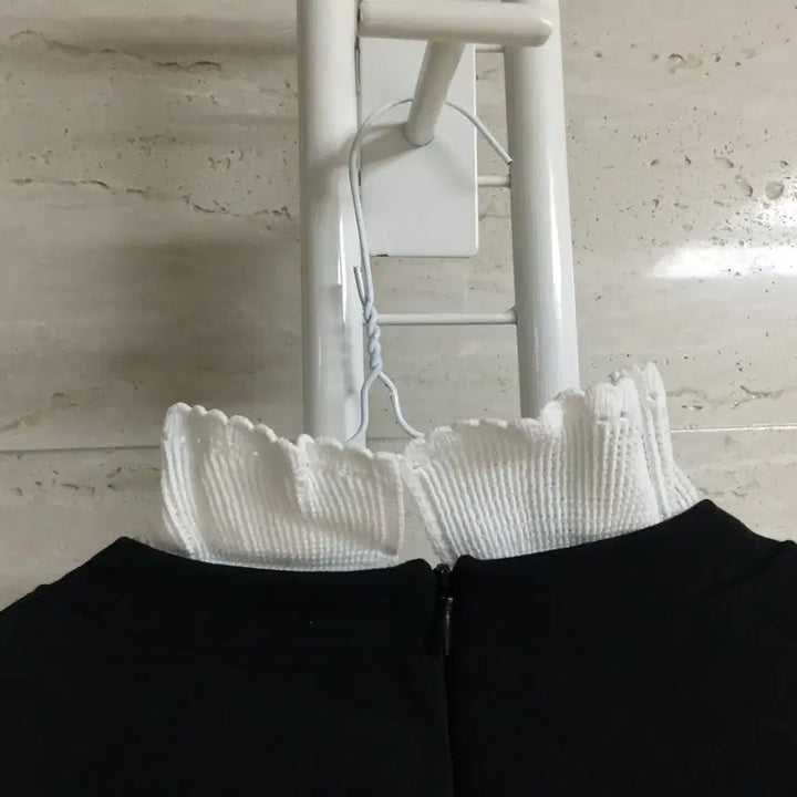 [SOLD OUT] SANDRO 산드로 플라워 패치 스웻 맨투맨 66