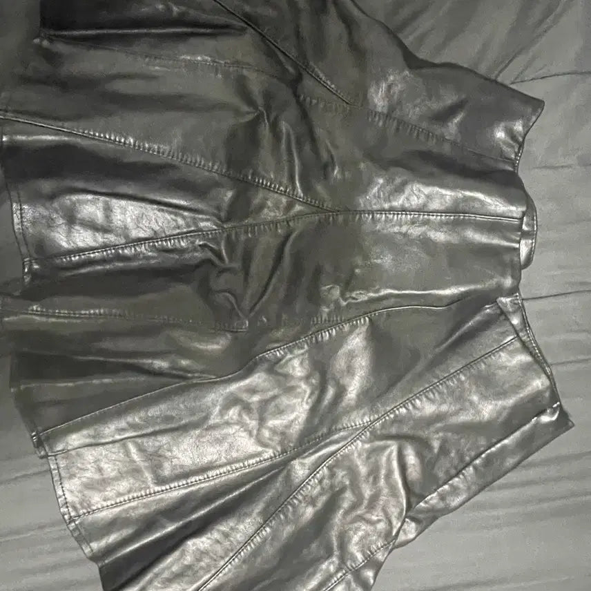 [BUNJANG] Faux Leather Flare Mini Skirt Black / 레더 플레어 미니스커트 블랙
