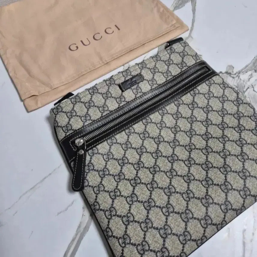 [BUNJANG] Gucci GG Supreme Messenger Crossbody Bag / 구찌 GG 수프림 메신저 크로스백 마지막가격인하!
