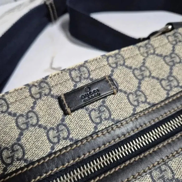 [BUNJANG] Gucci GG Supreme Messenger Crossbody Bag / 구찌 GG 수프림 메신저 크로스백 마지막가격인하!