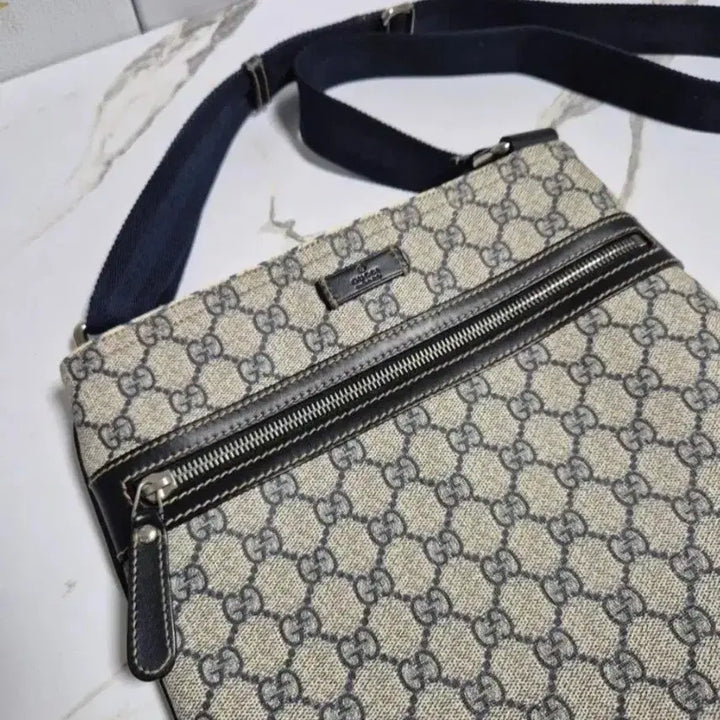 [BUNJANG] Gucci GG Supreme Messenger Crossbody Bag / 구찌 GG 수프림 메신저 크로스백 마지막가격인하!
