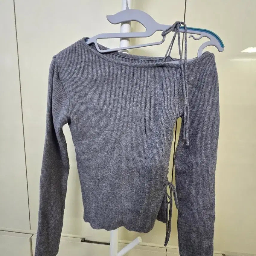 [BUNJANG] Grey Ribbon Knit Long Sleeve T-Shirt / 회색 리본 끈 니트 긴팔티
