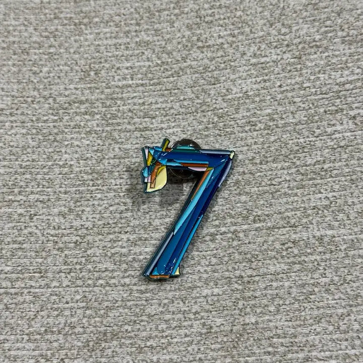 [BUNJANG] BTS Map of the Soul 7 Logo Badge / 방탄 세븐 뱃지 (Map of the soul 7 로고 뱃지)