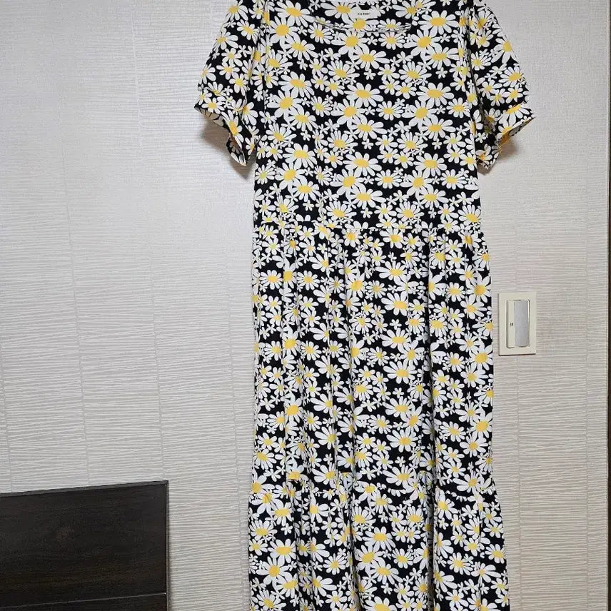 [BUNJANG] Mills Studio Daisy Print Long Dress / 밀스튜디오 데이지 꽃무늬 반팔 롱 원피스FREE
