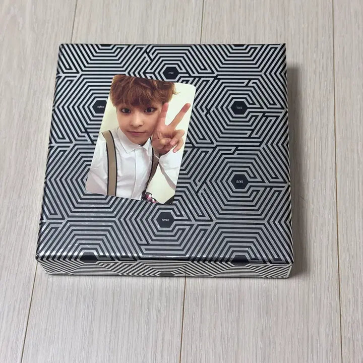 [BUNJANG] EXO Xiumin Album + Photocard / EXO 엑소 앨범 + 시우민 포토카드