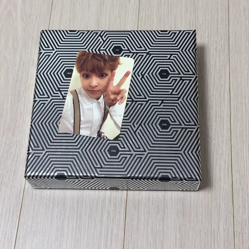 [BUNJANG] EXO Xiumin Album + Photocard / EXO 엑소 앨범 + 시우민 포토카드