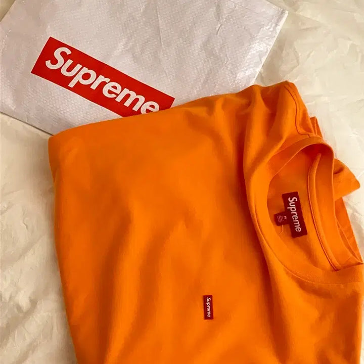 [SOLD OUT] 슈프림 스몰 박스 롱슬리브 티셔츠 오렌지 - 26SS