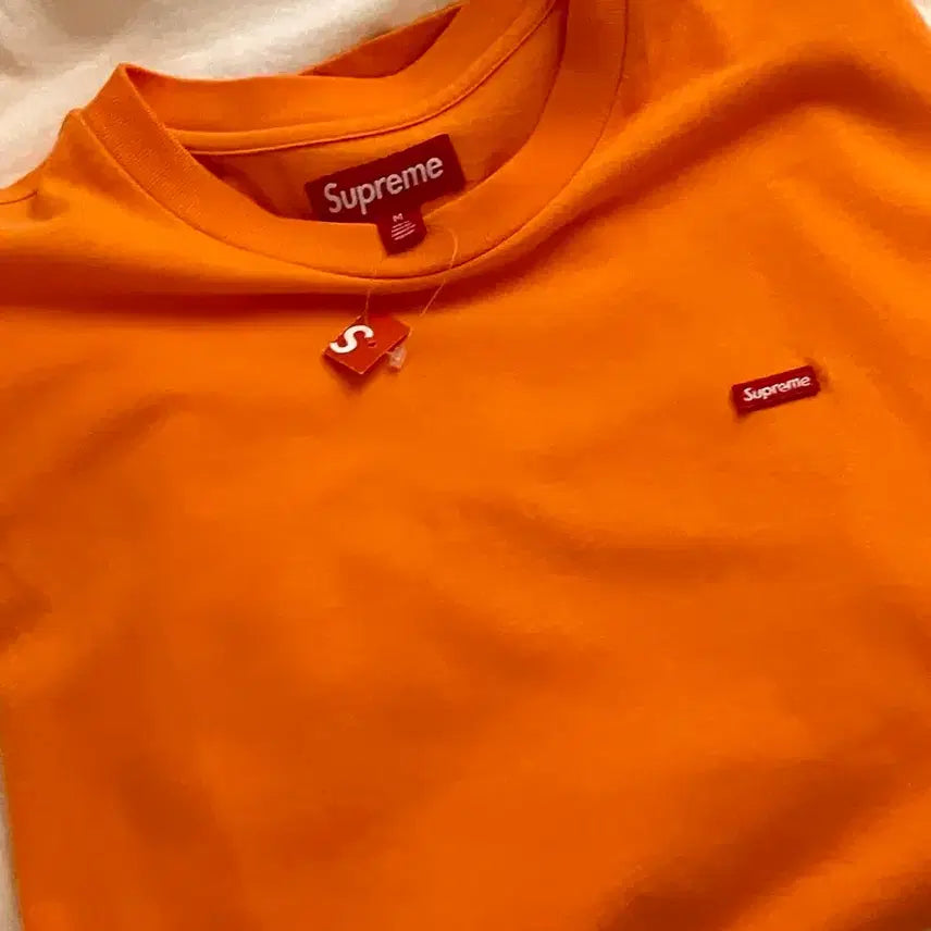 [SOLD OUT] 슈프림 스몰 박스 롱슬리브 티셔츠 오렌지 - 26SS